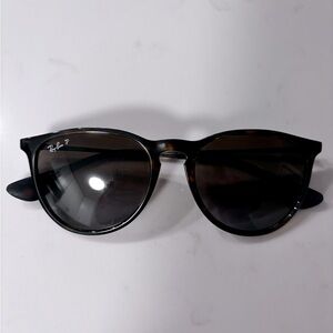 Like new Erika Classic Ray Bans